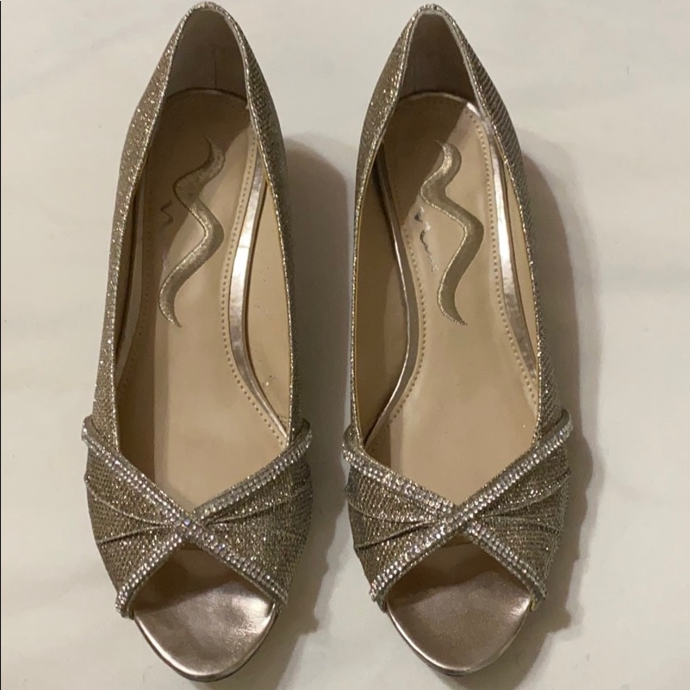 Opened toe shoes